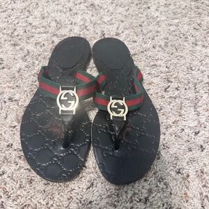 Gucci GG Black Thong Guccissima Sandals – US 7